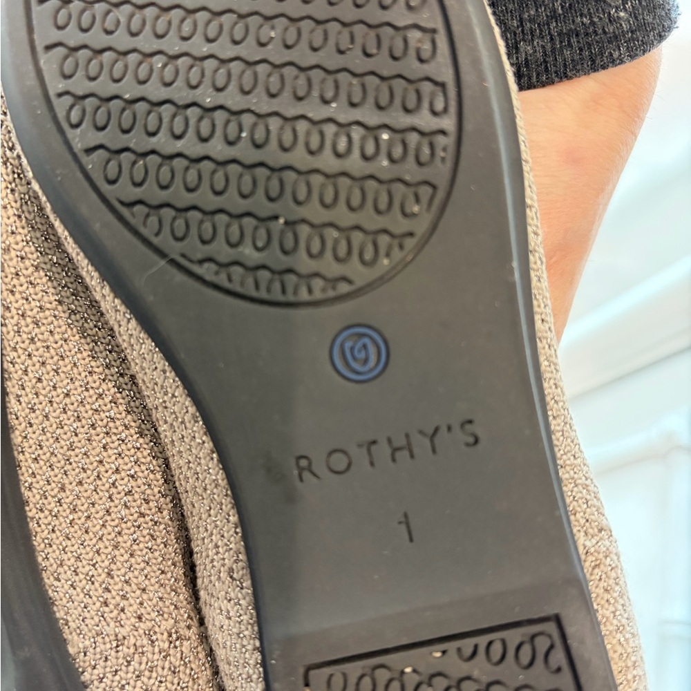 Girls Silver Rothy’s size 1 - Picture 4 of 5